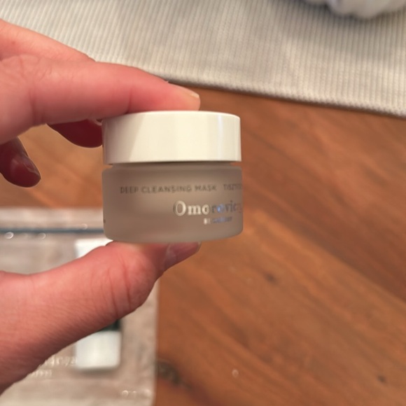 Omorovicza Budapest Gift Set with Bag - Picture 10 of 11